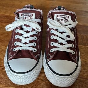 Converse - low top size 8